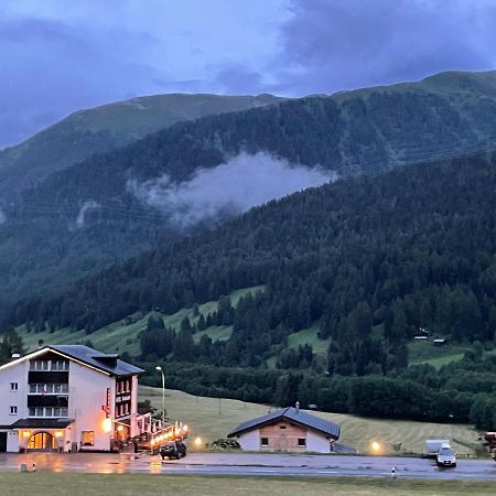 Hotel Restaurant Gommerhof Reckingen Exteriör bild